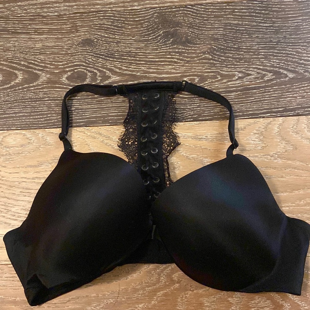 Victoria Secret bra brand new. 36B.